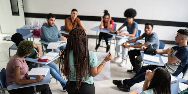 fazer o CAPSTONE de Educação da MUST