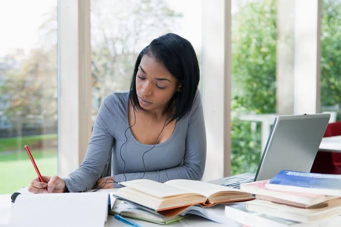 fazer o CAPSTONE de Educação da MUST